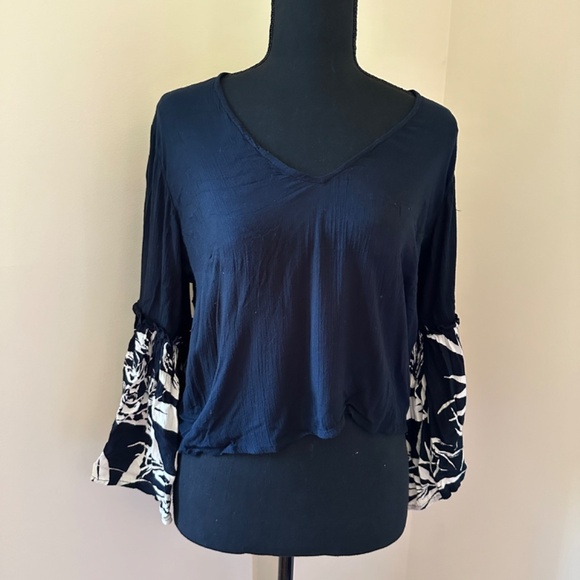 **BILLABONG* Black x Tan Bell Sleeve Cropped Top Size Large - Picture 1 of 8